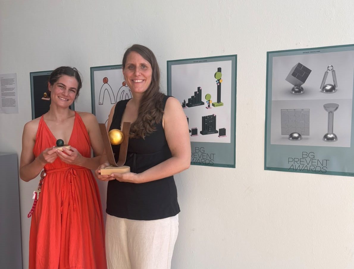 Isabel Ahlke (rechts) zusammen mit Fabienne Margue, Künstlerische Mitarbeiterin an der Alanus Hochschule und Mitorganisatorin des Seminars
