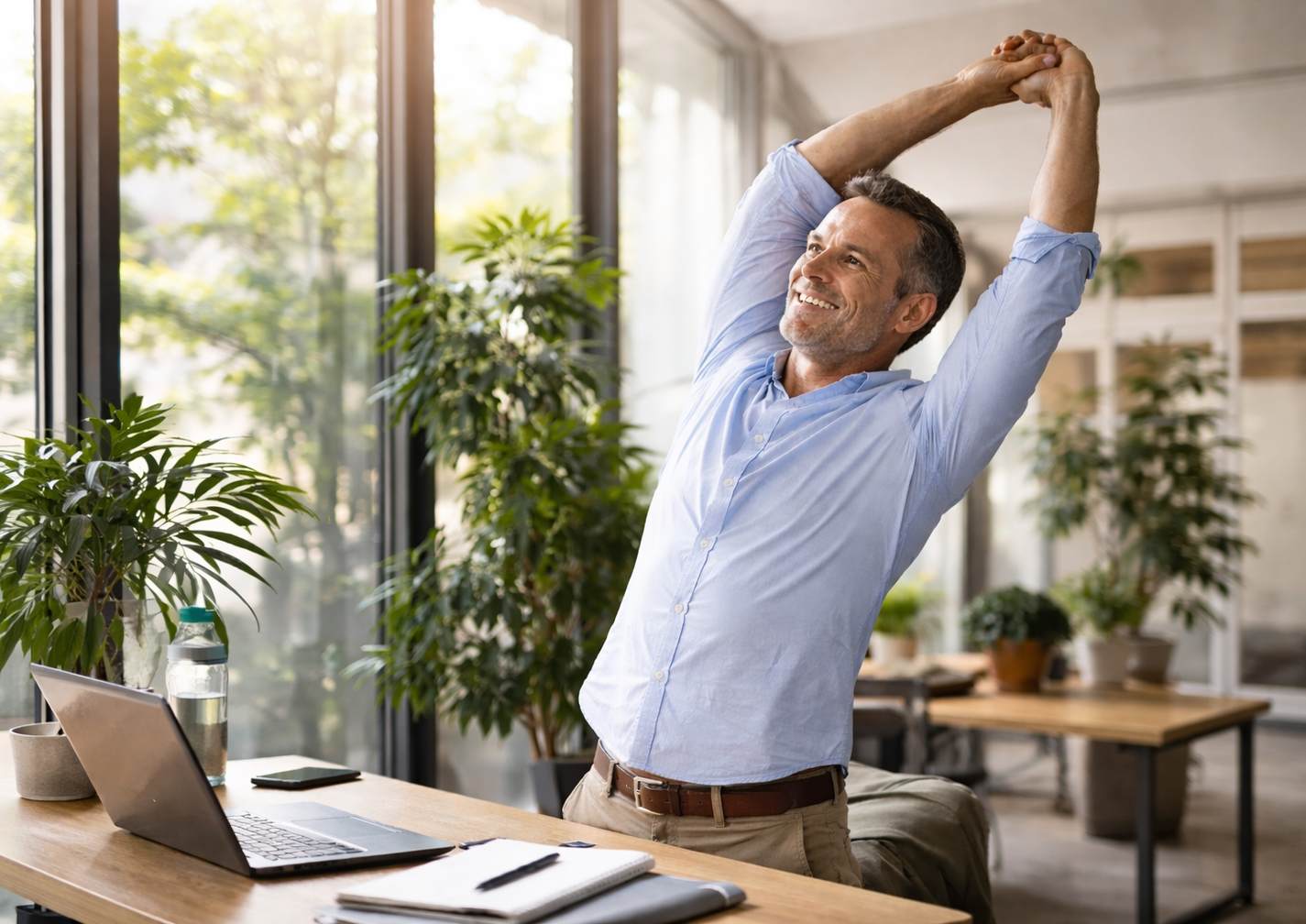 Tipp: Strecken Sie sich regelmäßig im Job!