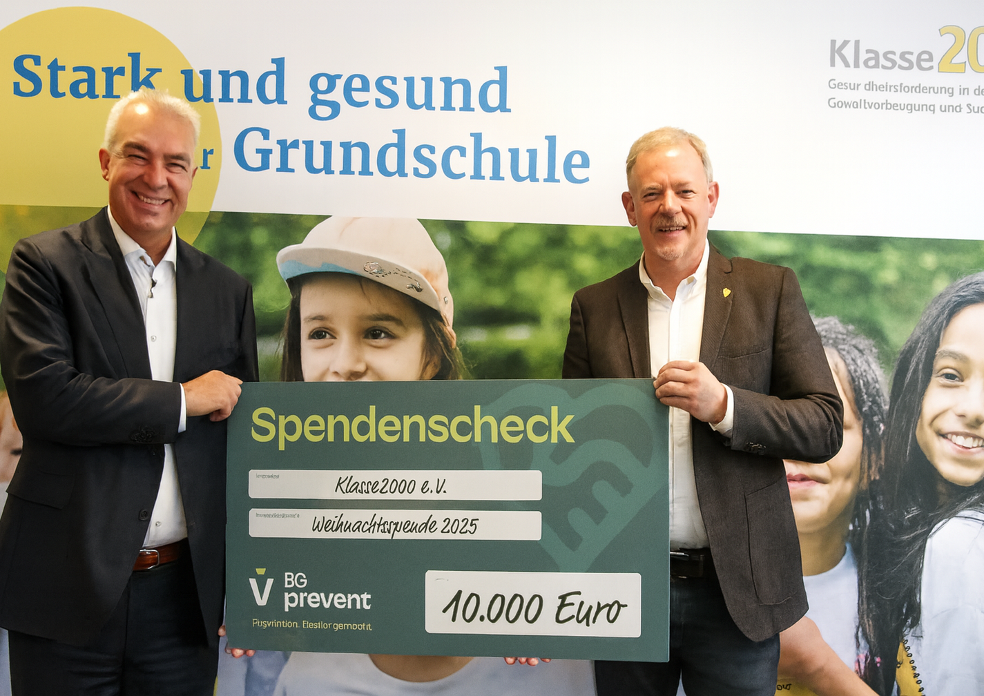 Starke und gesunde Kinder: Spendenübergabe an das Unterrichtsprogramm Klasse2000