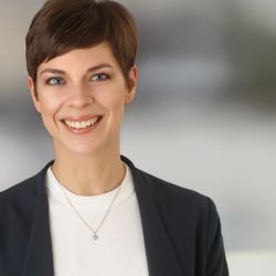 Porträtfoto von Dr. Irina Getzendoerfer