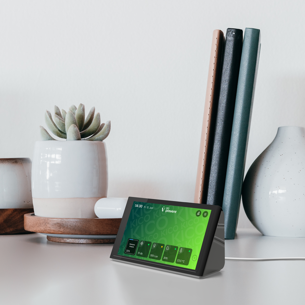 KICO Risk Screen im eingeschalteten Modus auf Sideboard
